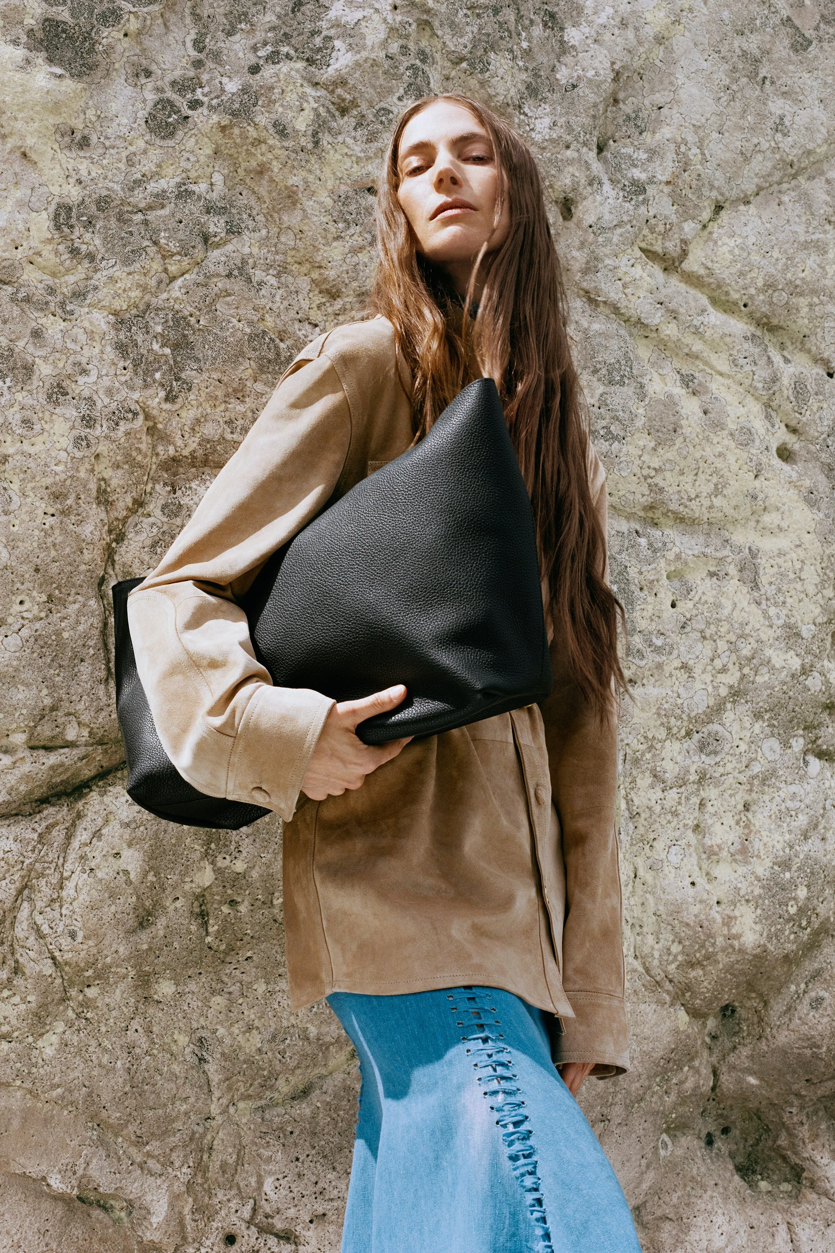 Avebury Tote Bag in Black Textured Leather