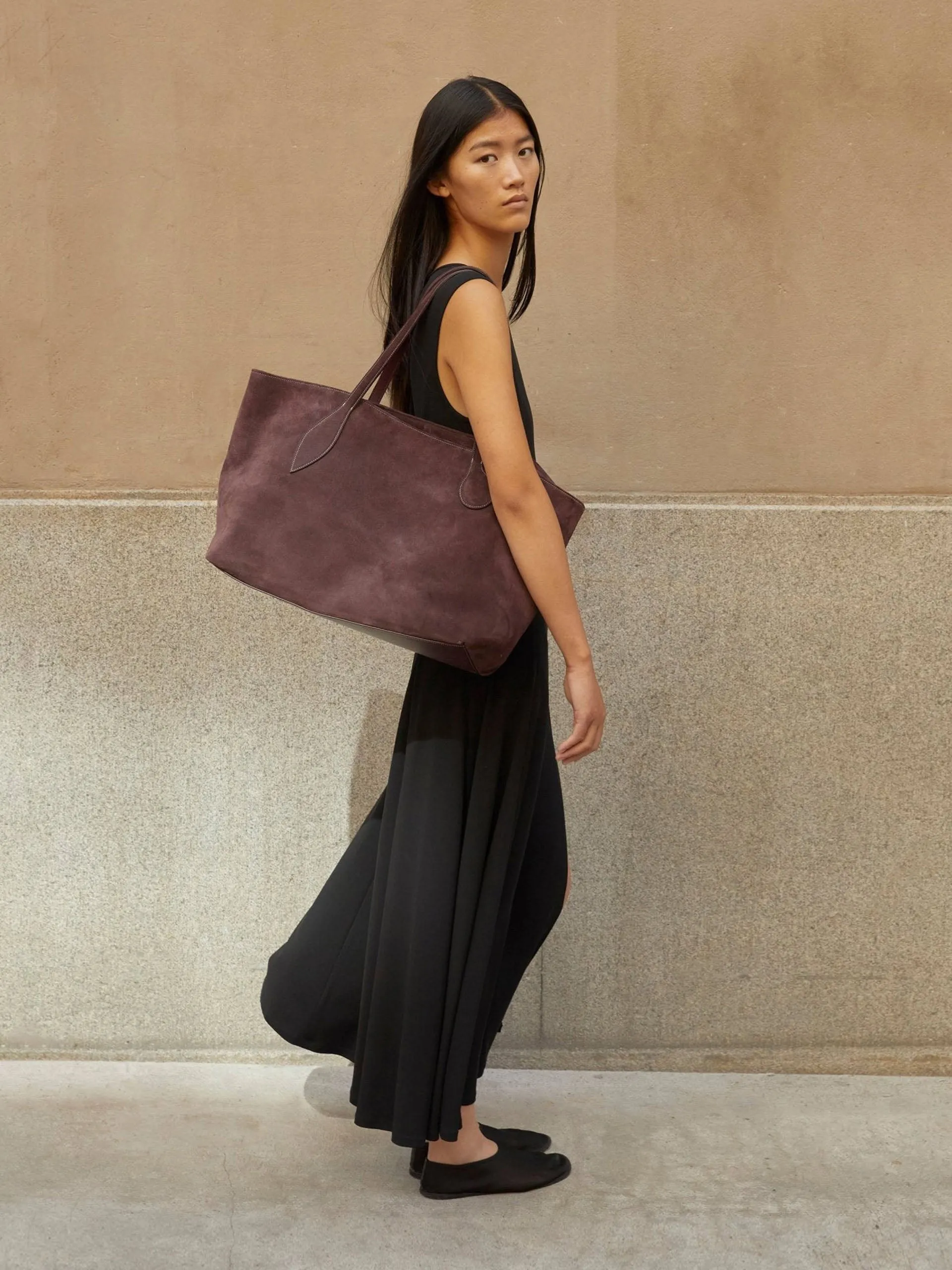 Mega sprout tote amarone suede