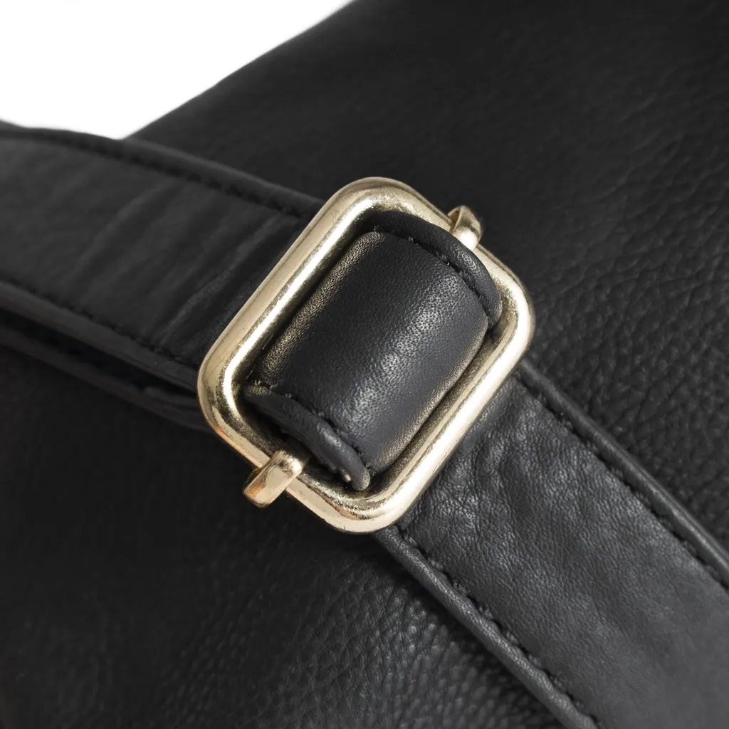 Small leather clutch in classic design / 15472 - Black (Nero)